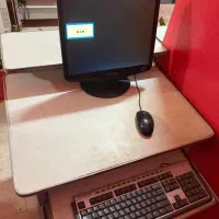 مانیتور و میز کامپیوتر در حد نو