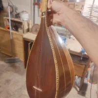 تنبور قدیمی.