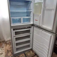 یخچال فریزر فروزان تمیز  نیاز به تعمیر