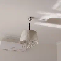 تعدادی لوستر فروشی