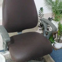 دو عدد صندلی اداری سالم