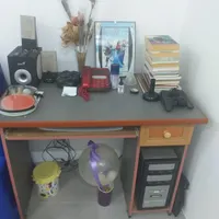 میز کامپیوتر در حد نو