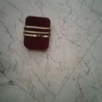 گردنبند مدل زیبا با رنگ طلایی در حد نو