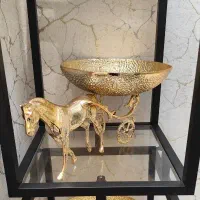 میوه خوری اسب طلایی