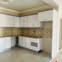 کابینت فلزی آشپزخانه رنگ سفید طبق عکس