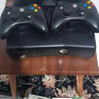 Xbox 360 با دوربین بازی و دو دسته