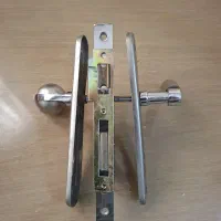 قفل و دستگیره درب چوبی (آپارتمان)