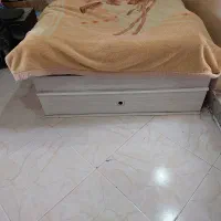 تخت یک نفره شیک و زیبا همراه پاتختی|تخت و سرویس خواب|تهران, ستارخان|دیوار
