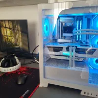 کیس و مانیتور گیمینگ حرفه‌ای