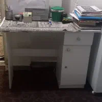 میز تحریر کاملا سالم وتمیز