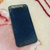 گوشی سالم ال سی دی شکسته کارتون هم داره