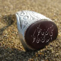 انگشتر عقیق سرخ مشکی کله قندی ارتفاع دار
