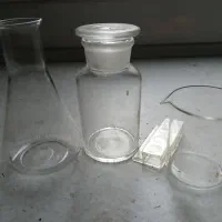 ارلن و بشر و شیشه در دار و ظرف کوچک