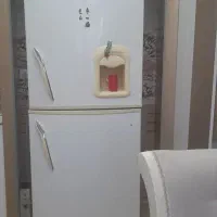 یخچال اورست کارکرده سالم نیازبه گازدارد