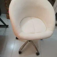 دوعدد صندلی در حد نو ب فروش میرسد