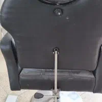 صندلی آرایشگاه همراه زیر پایی|آرایشگاه و سالن‌های زیبایی|همدان, |دیوار