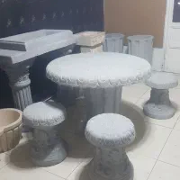 میز و صندلی و کباب پز و گلدان برای باغ