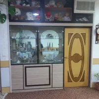 یک عدد درب با ویترین|بوفه، ویترین، کنسول|پیر بکران, |دیوار