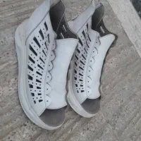 تعدادی کفش