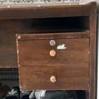 یک عدد میز مدیریت