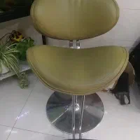 چند عدد صندلی آرایشگاه