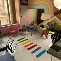 منشی خانم آموزشگاه موسیقی