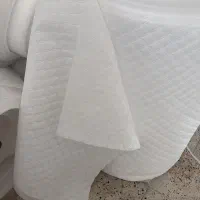 نیروی آقا برای بسته بندی در کارگاه خیاطی