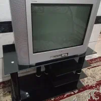 میز تلویزیون شیشه ای وتلویزیون ۲۴ اینج|تلویزیون و پروژکتور|فسا, |دیوار