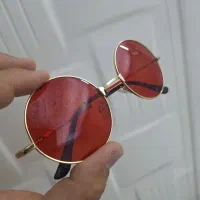 عینک قرمز|زیورآلات و اکسسوری|اندیشه, اندیشه فاز ۱|دیوار