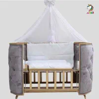 تخت کنار مادر وکالسکه