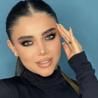 دستیار ارایشگاه زنانه