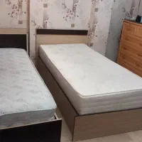 دو تا تخت ام دی اف تک‌نفره.دو تا تشک در حد نو.