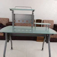 میز اداری کار،کامپیوتر