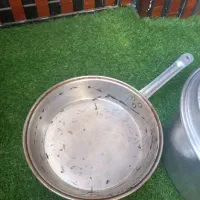قابلمه روحی و ماهیتابه در حد نو|ظروف پخت‌وپز|شاهین‌شهر, عطار|دیوار