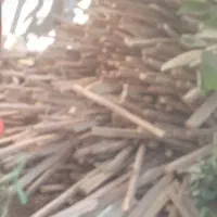 مقداری چوب خشک سقف و درب و پنجره چوبی