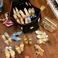 تعداد زیادی کفش