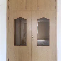 در کمد دیواری