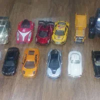 تعدادی ماکت ماشین