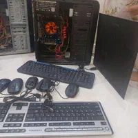 دو عدد کیس کامپیوتر با همه لوازم