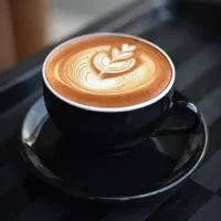 آموزش، و راه‌اندازی بار و کافه