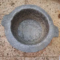 هاون سنگی با دسته چوبی