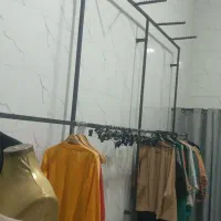 تعدادی مانکن و رگال لباس