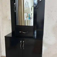 جاکفشی و میز تلوزیون لوکس