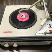 گرام قدیمی اصل فیلیپس قیمت مناسب میدم بره