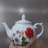 قوری گل قرمز