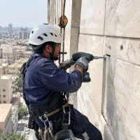شستشو تعمیر نصب انواع سازه و نما در ارتفاع