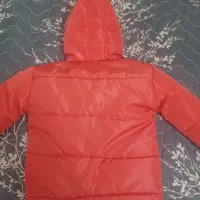 کاپشن|کفش و لباس بچه|ری, علایین|دیوار