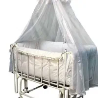 تخت کنار مادر