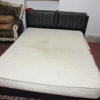 تخت و تلویزیون