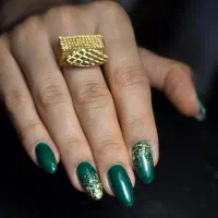 خدمات کاشت ناخن با بهترین متریال